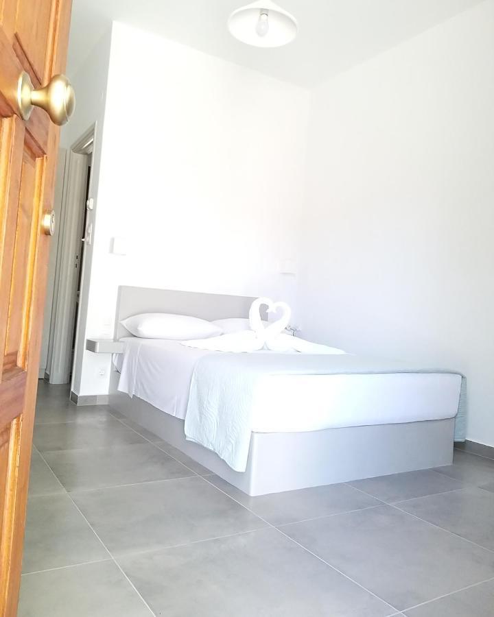 Mavrikou Helen Apartments Скирос Екстериор снимка