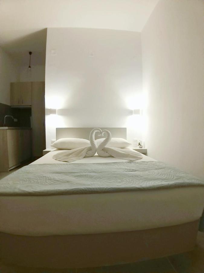 Mavrikou Helen Apartments Скирос Екстериор снимка