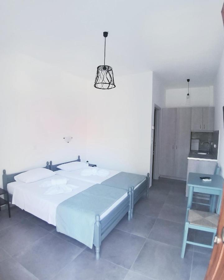 Mavrikou Helen Apartments Скирос Екстериор снимка