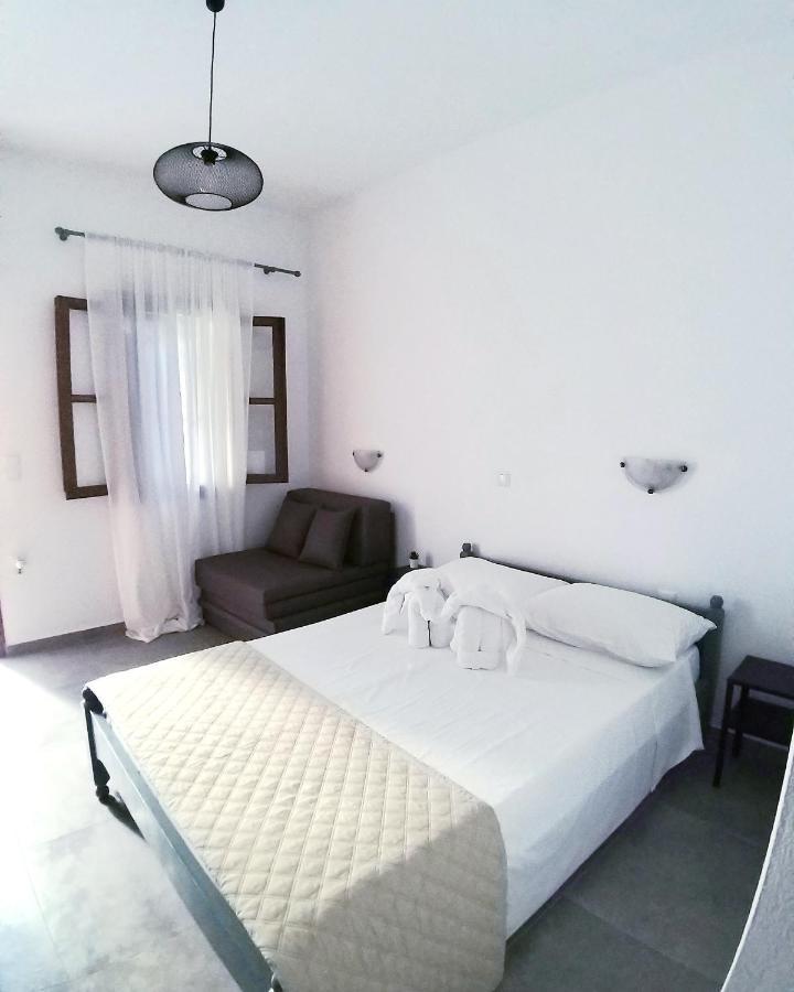Mavrikou Helen Apartments Скирос Екстериор снимка