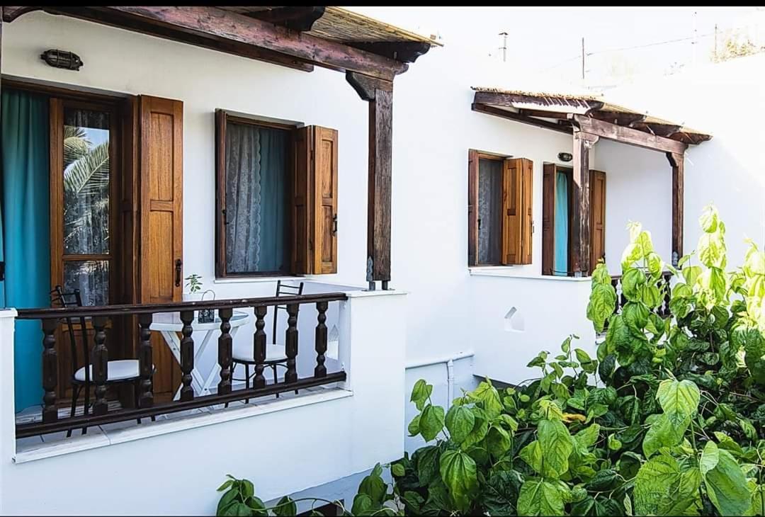 Mavrikou Helen Apartments Скирос Екстериор снимка