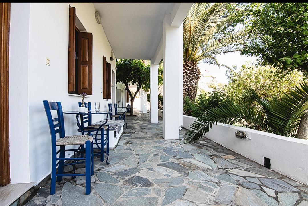Mavrikou Helen Apartments Скирос Екстериор снимка