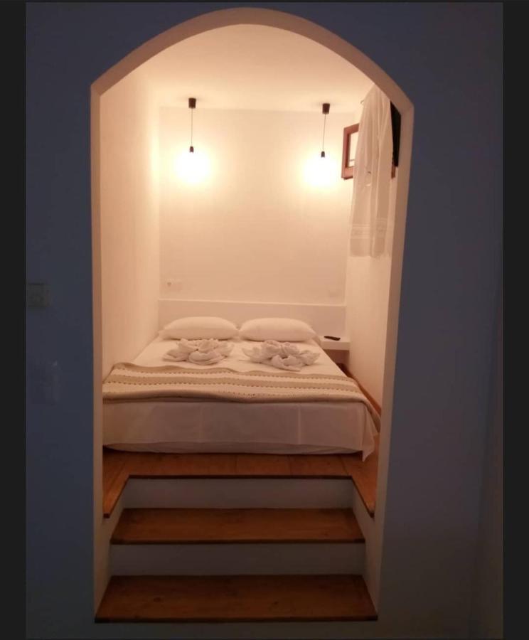 Mavrikou Helen Apartments Скирос Екстериор снимка