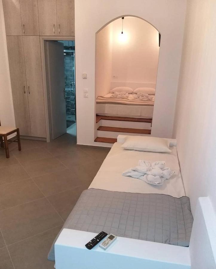 Mavrikou Helen Apartments Скирос Екстериор снимка