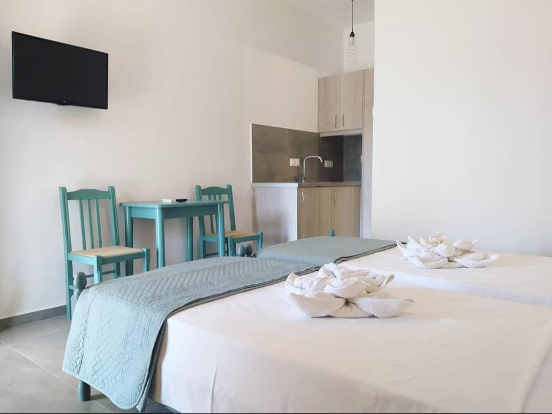 Mavrikou Helen Apartments Скирос Екстериор снимка