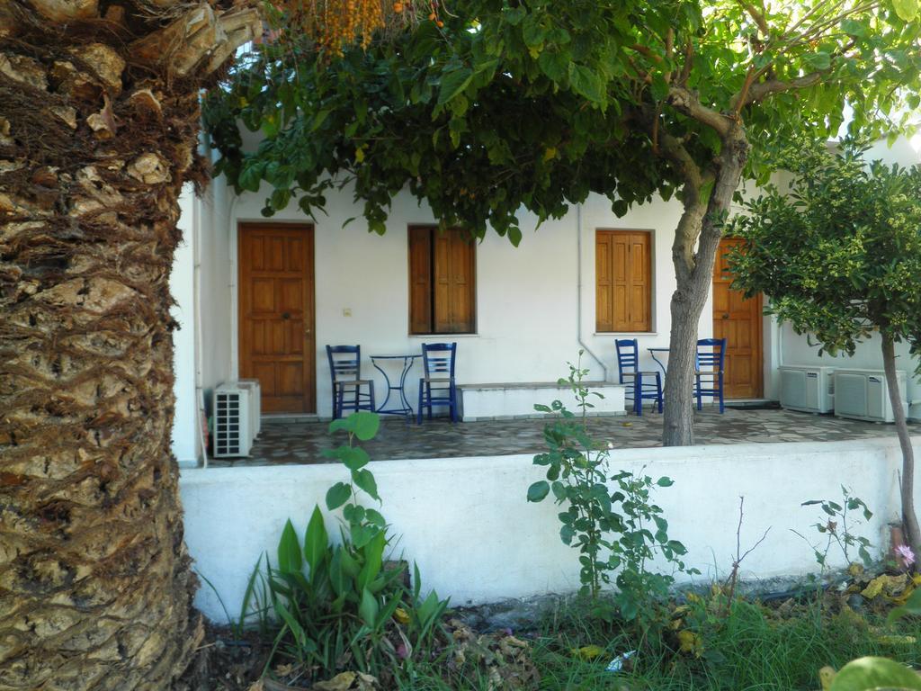 Mavrikou Helen Apartments Скирос Стая снимка